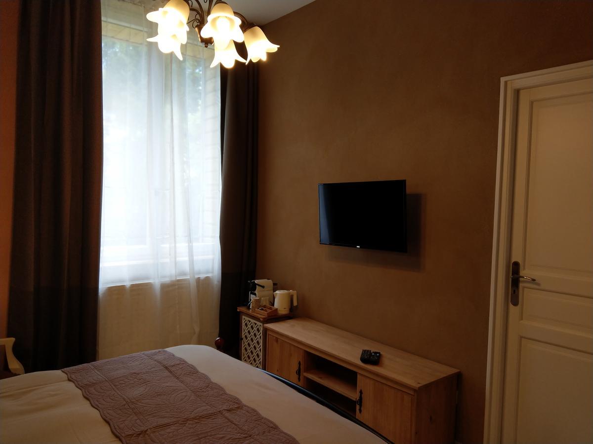 Les Chambres D'Hotes De La Frissonnette Auzelles Экстерьер фото