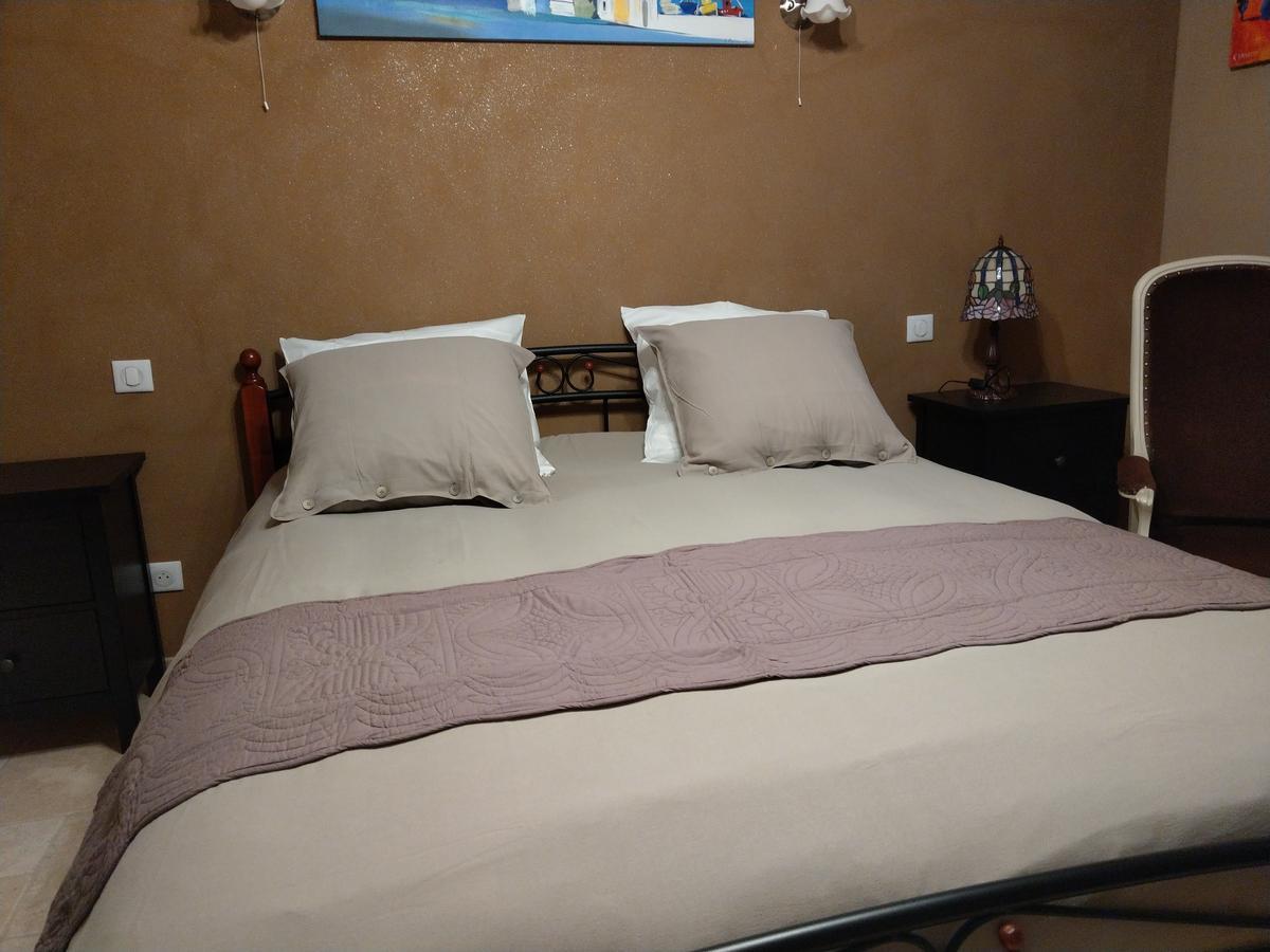 Les Chambres D'Hotes De La Frissonnette Auzelles Экстерьер фото