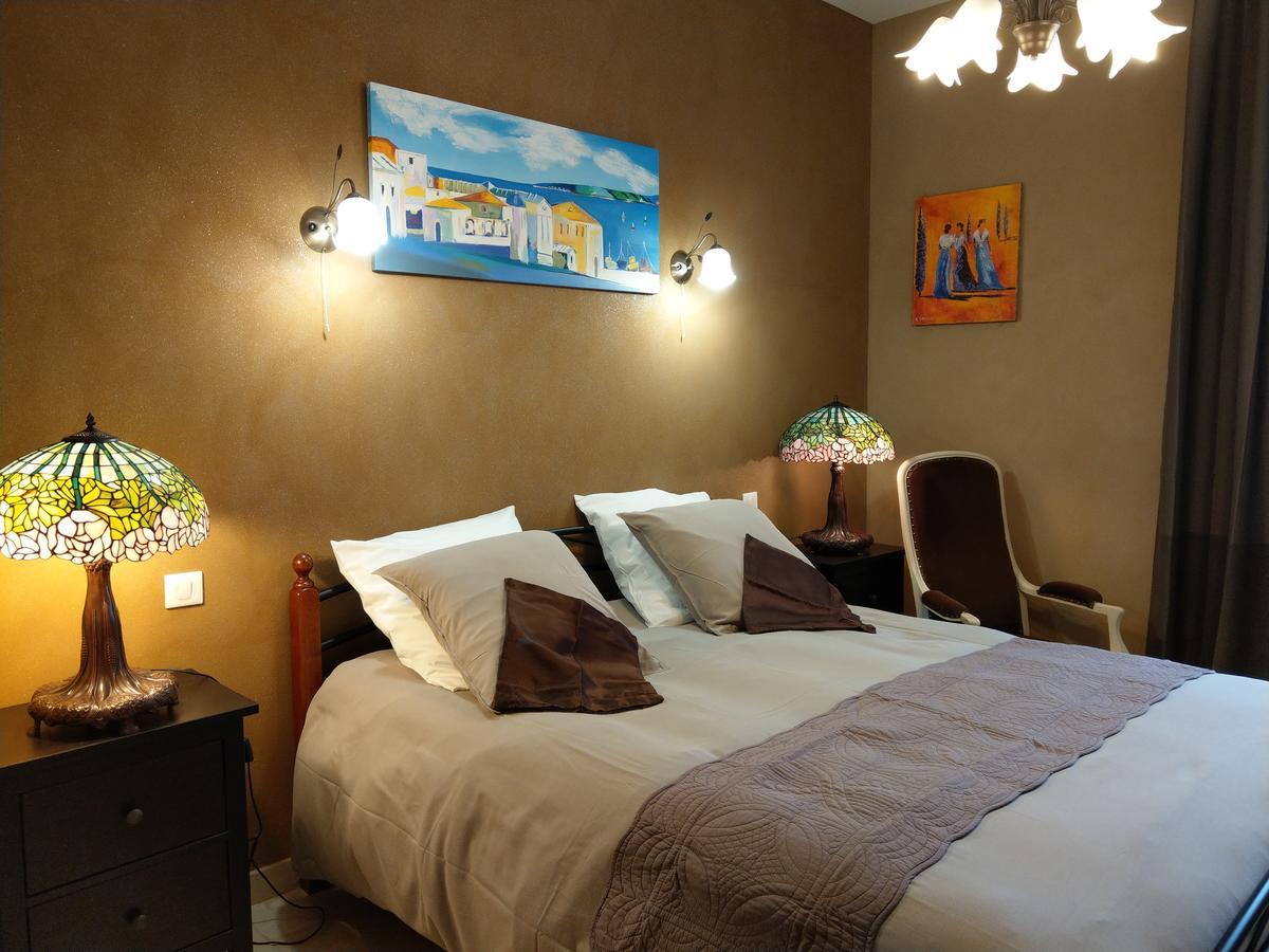 Les Chambres D'Hotes De La Frissonnette Auzelles Экстерьер фото