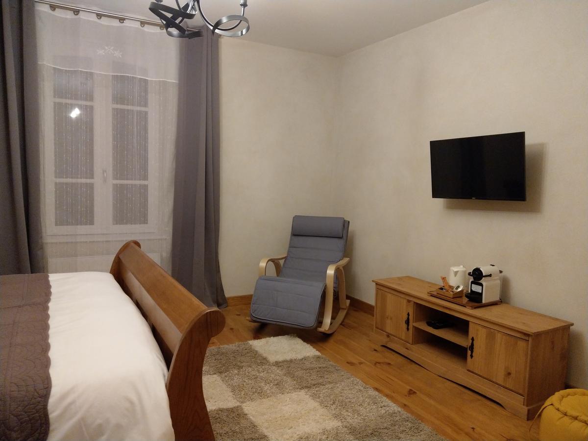 Les Chambres D'Hotes De La Frissonnette Auzelles Экстерьер фото