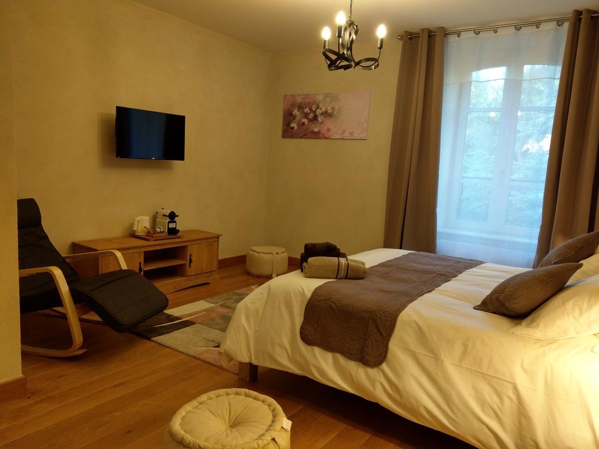 Les Chambres D'Hotes De La Frissonnette Auzelles Экстерьер фото