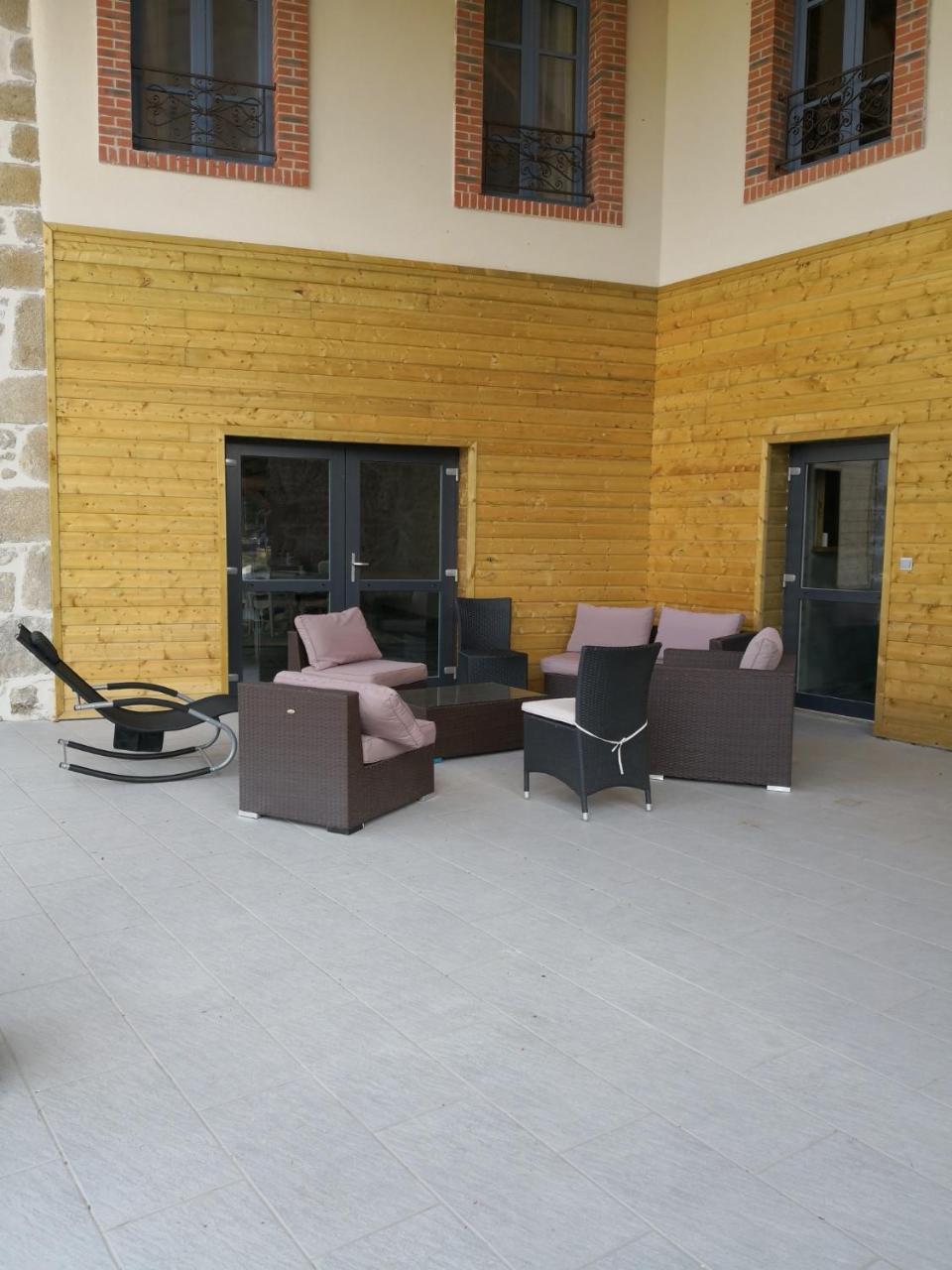 Les Chambres D'Hotes De La Frissonnette Auzelles Экстерьер фото
