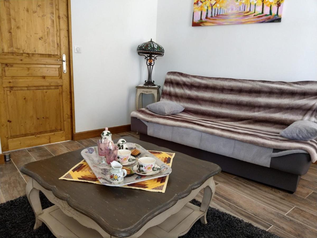 Les Chambres D'Hotes De La Frissonnette Auzelles Экстерьер фото
